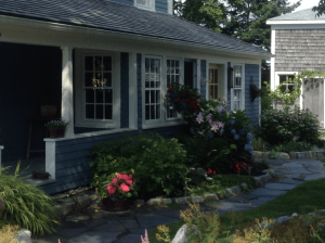 House and garden in Shelburne‏