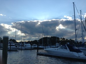 Rays of light behind cloud‏